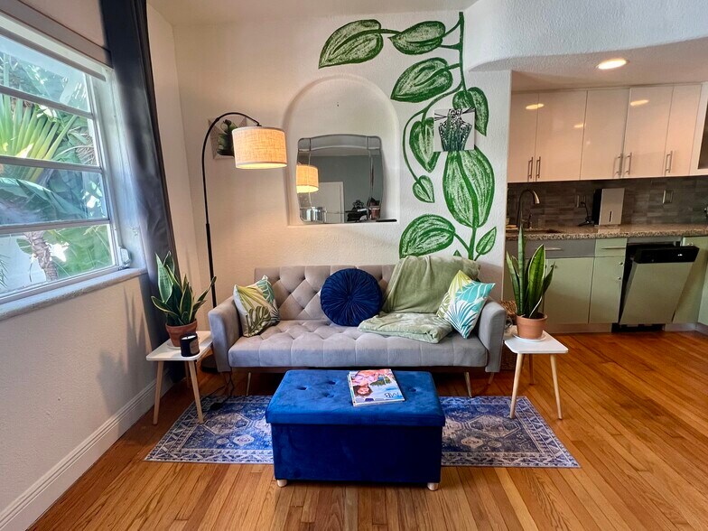 Living room with sofa sleeper - 901 Euclid Ave