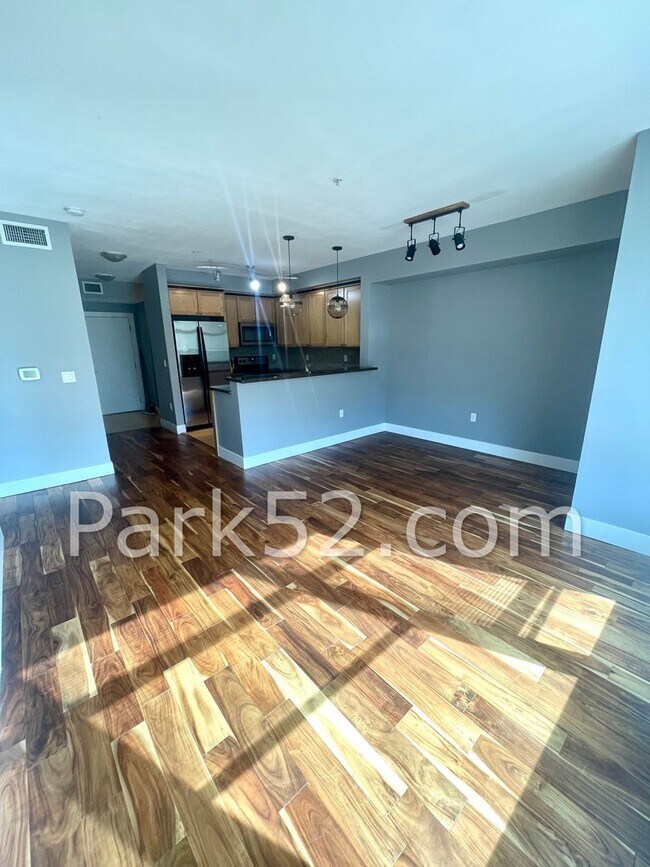 Building Photo - One Bedroom Condo in Downtown Tacoma