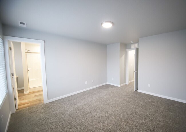 Building Photo - Baraya Townhomes: Modern Townhomes for Rent in Meridian, ID