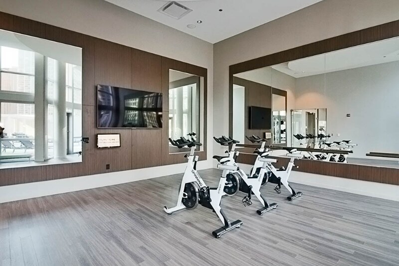 Building Photo - 455 N Park Dr