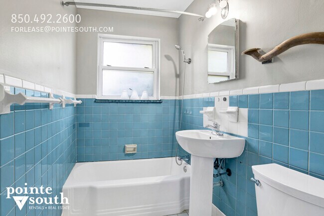 Building Photo - 703 Belrose Ave