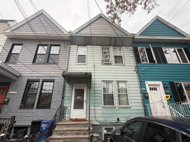 Building Photo - 135A Grace St