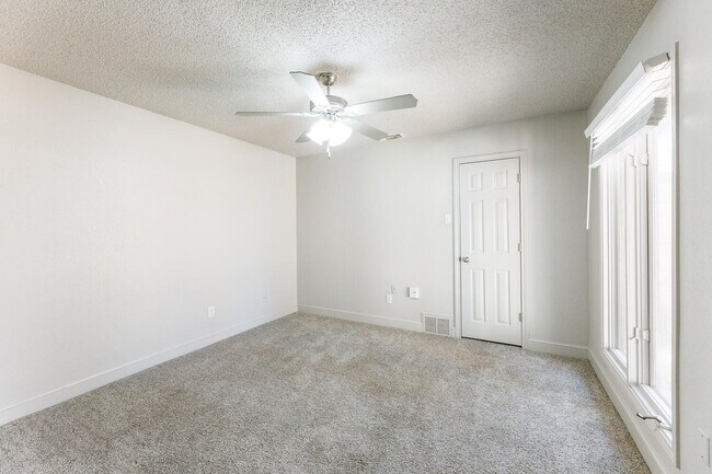 Building Photo - 9603 Orlando Ave