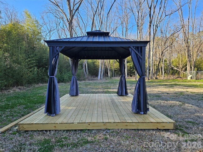 Building Photo - 1002 Crawford Rd