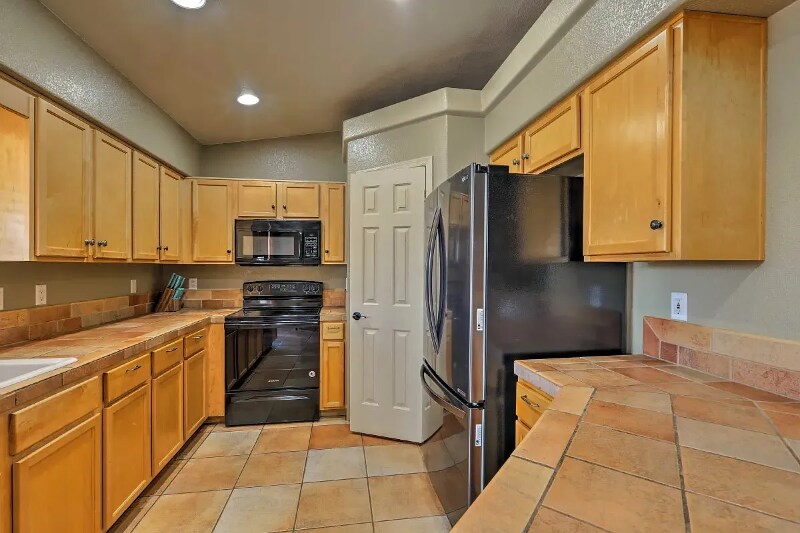 Building Photo - 2598 Rainbow Ave N