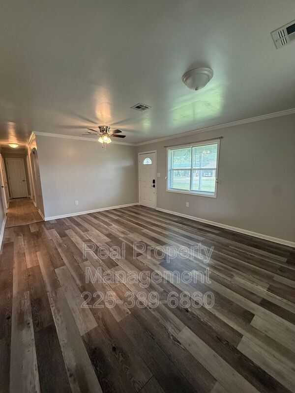 Building Photo - 160 Ebony Dr