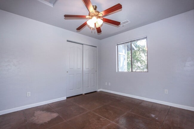 Building Photo - 202 Robinson Dr