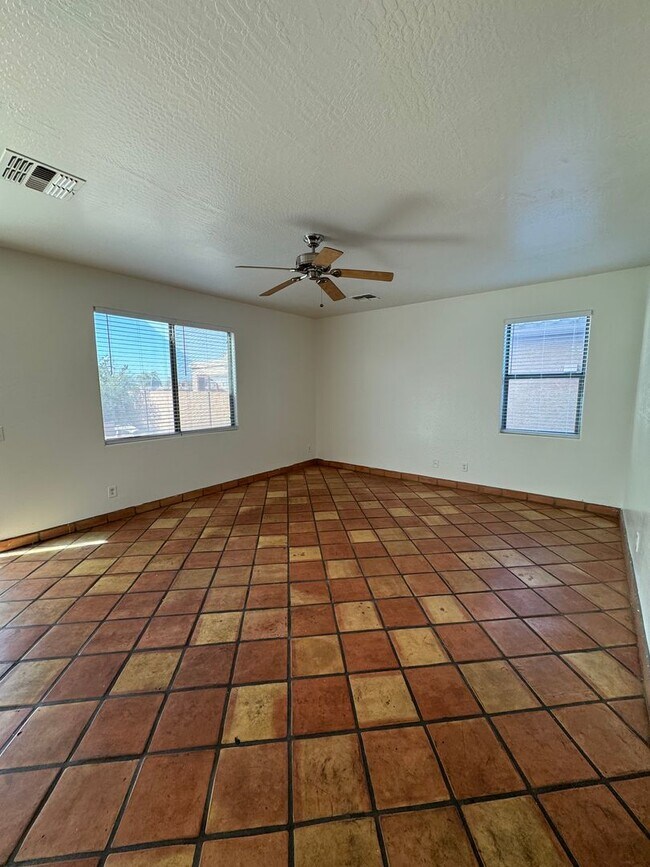 Building Photo - Large 4 bedroom house- Laveen