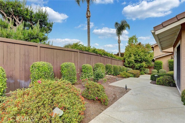 Building Photo - 16 Sycamore Creek