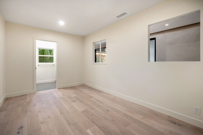 Building Photo - 579 Hot Springs Rd