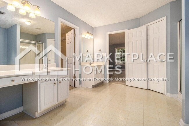 Building Photo - 314 Interlake