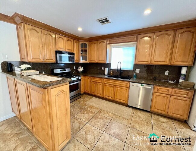 Building Photo - 7540 Quimby Ave