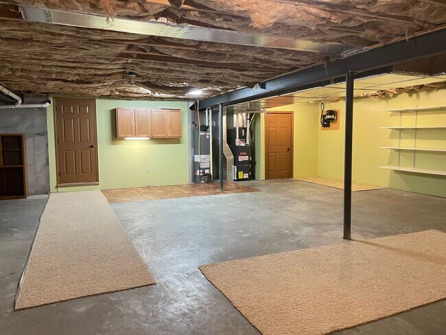 Building Photo - Beautiful 3 bedroom 2 bathroom Rancher in Great Manheim Location!