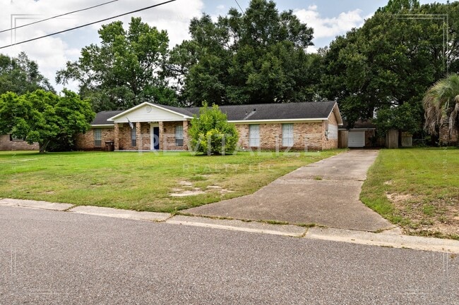 Building Photo - Spacious Brick Home in West Mobile!
