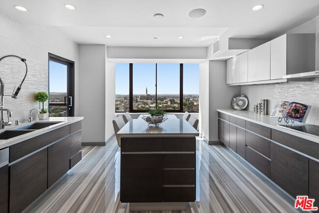Building Photo - 10724 Wilshire Blvd
