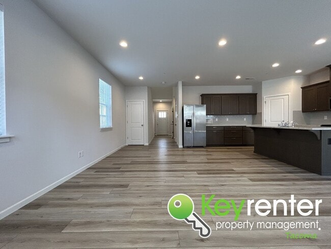 Building Photo - Must-have 3Bed/2.5Bath Lakewood Home