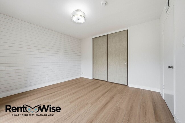 Building Photo - 569 Addison Ave