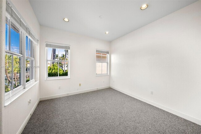 Building Photo - 1500 Shoreline Way