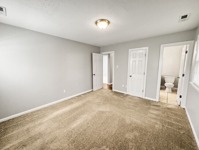 Building Photo - Nice 3 Bedroom Ranch