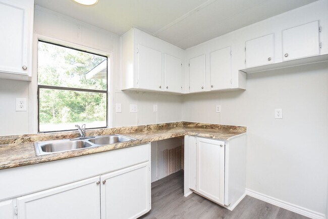Building Photo - Cozy Roy Harris Loop mobile home
