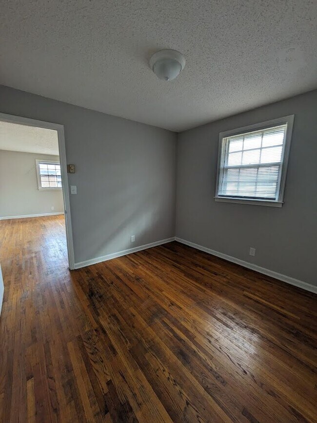 Building Photo - Martha Lane-414