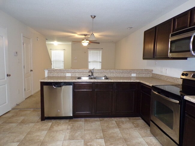 Building Photo - Two Bedroom Townhome located in the Burroughs in Carolina Plantations