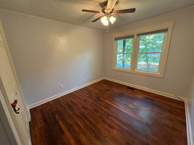 Building Photo - Historic Shiloh - One Level, Three Bedroom...