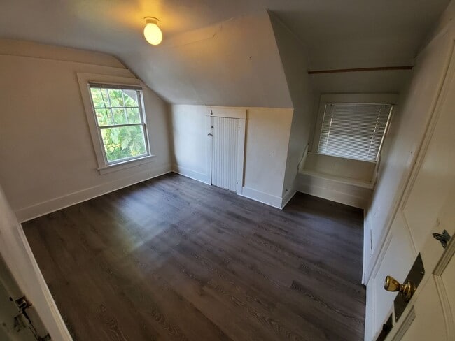 Building Photo - *Move In Special, Free Month of Rent! (See ad for details)*5 Bedroom House on OSU Campus!