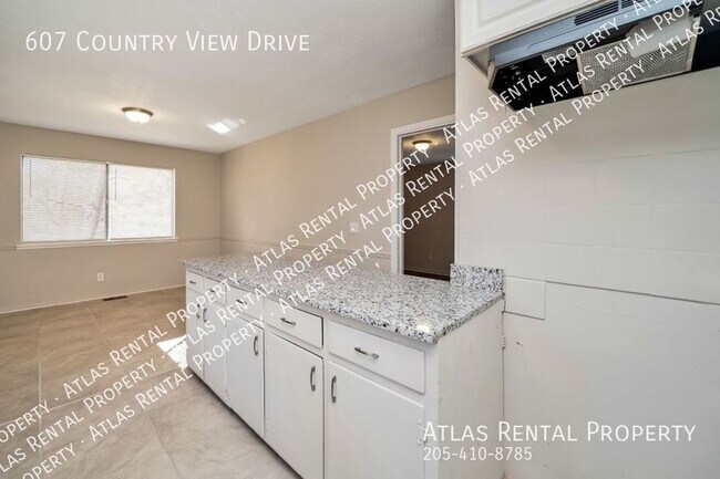 Building Photo - 607 Country View Dr NE