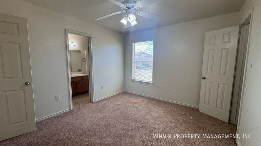 Building Photo - 916 N Bangor Ave