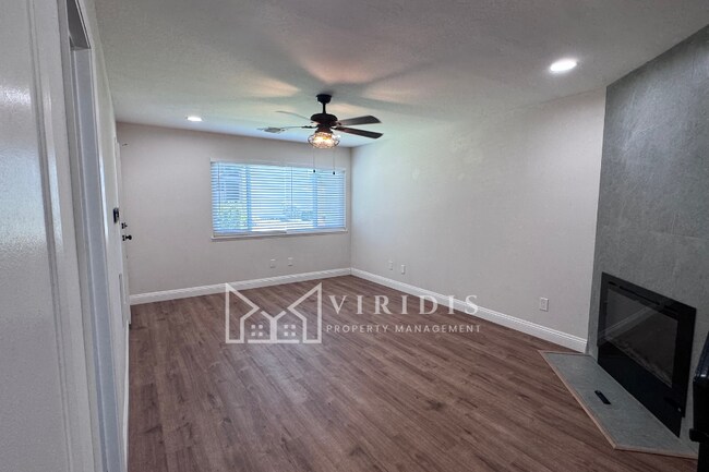 Building Photo - 930 Olive Dr