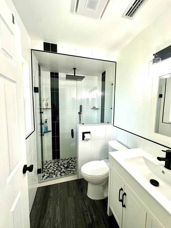Building Photo - 121 Eider Ct