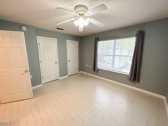 Building Photo - Hailey Gardens #125