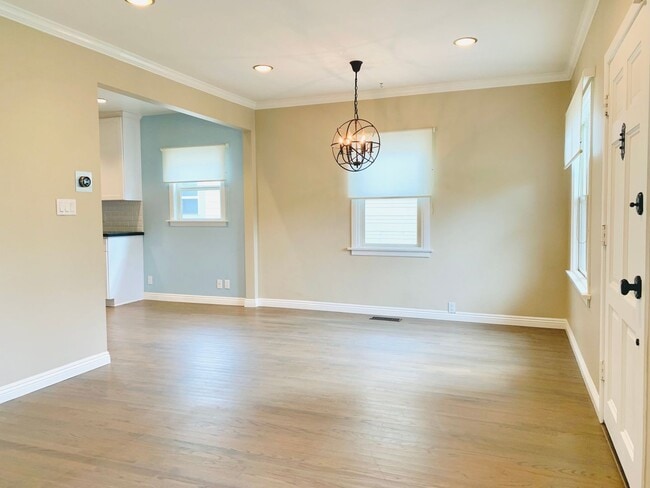 Building Photo - Gorgeous 3BD/2BA House in Hillcrest - Available NOW!