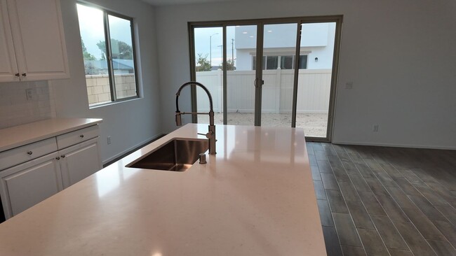 Building Photo - 762 S Sumac Ln