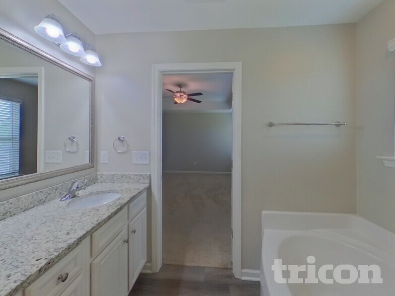 Building Photo - 618 Grantleigh Dr