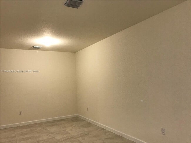 Building Photo - 10390 W 33rd Ln
