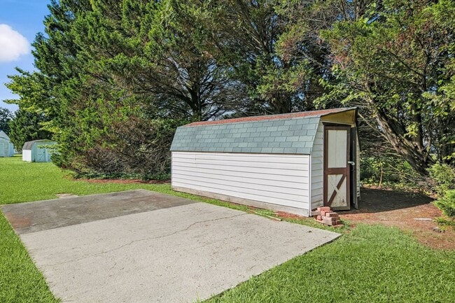 Building Photo - 3007 Buckingham Rd NW