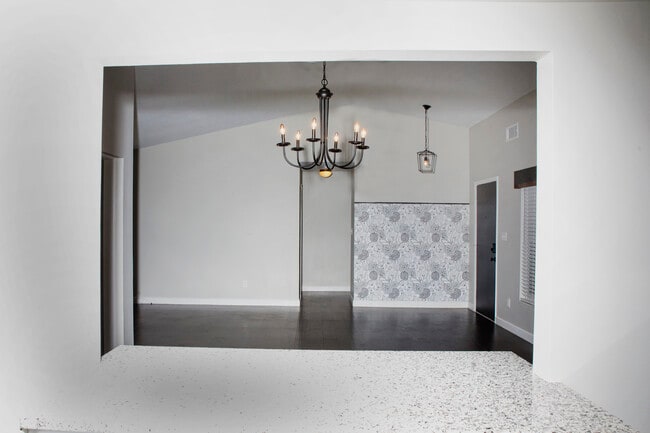 Building Photo - 1931 Tarpon Ct