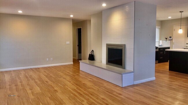 Building Photo - Central Davis Home