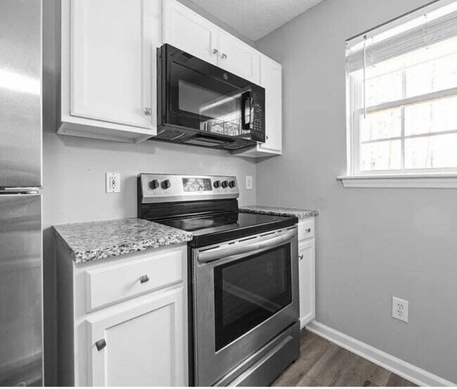 Building Photo - Excellent condition! 3 bedroom house in SE Raleigh