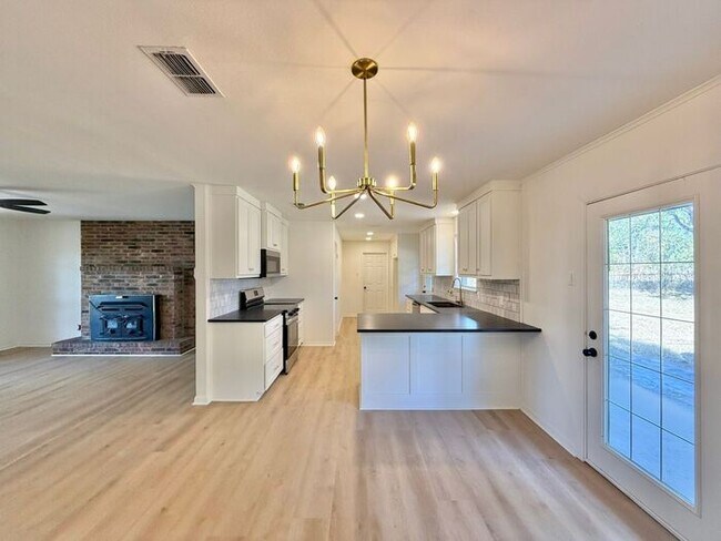 Building Photo - Spacious 3-Bedroom, 2-Bath Home with Bonus Room & Modern Touches