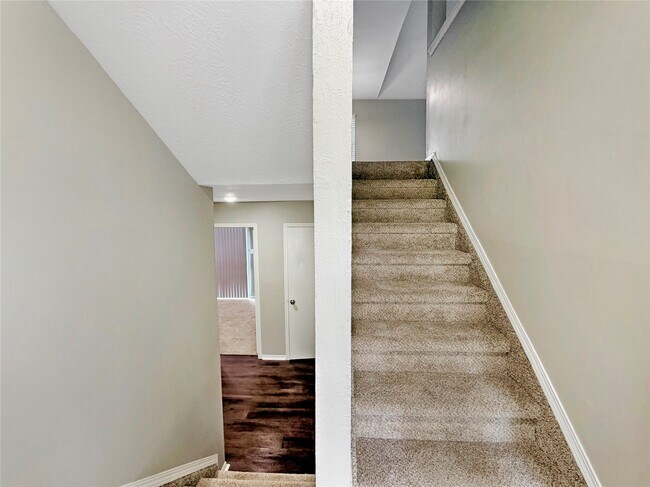 Building Photo - 3230 Sycamore Springs Dr