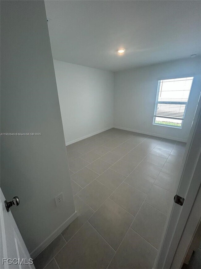 Building Photo - 4022 North Dr