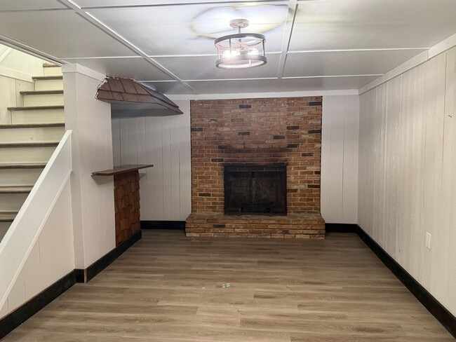Building Photo - Beautiful Update Brick Ranch!