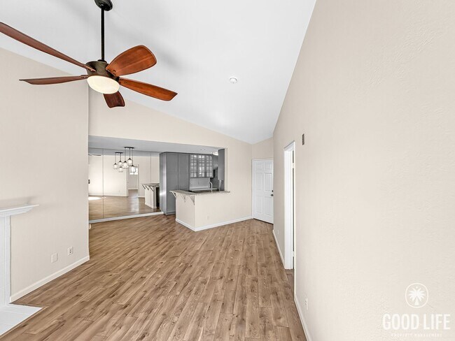 Building Photo - Stunning 2BD/2BA W/ Updated Kitchen and Re...