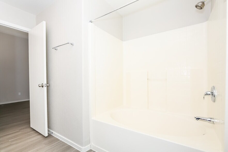 Building Photo - 2114 Heritage Ridge Ave