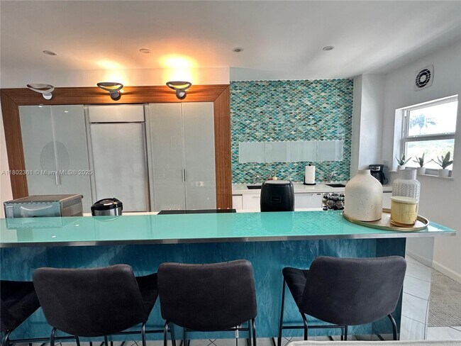 Building Photo - 4747 Collins Ave