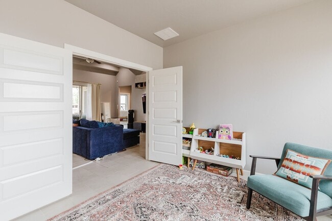 Building Photo - Modern 5 Bedroom Home with Solar Panels - MOVE IN SPECIAL: FIRST MONTH FREE!