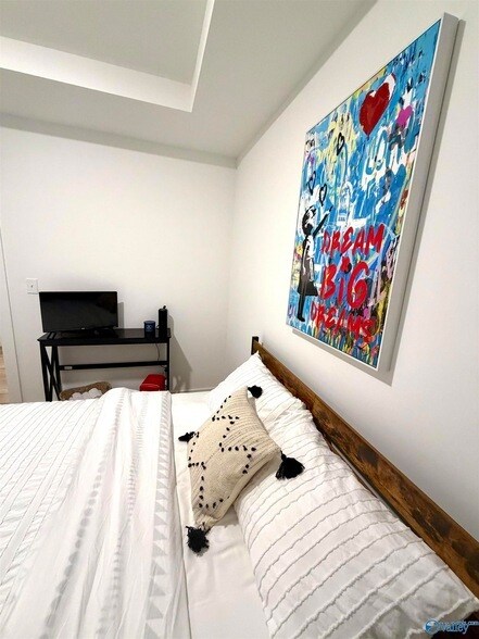 Building Photo - 7559 Discovery Pt Dr NW